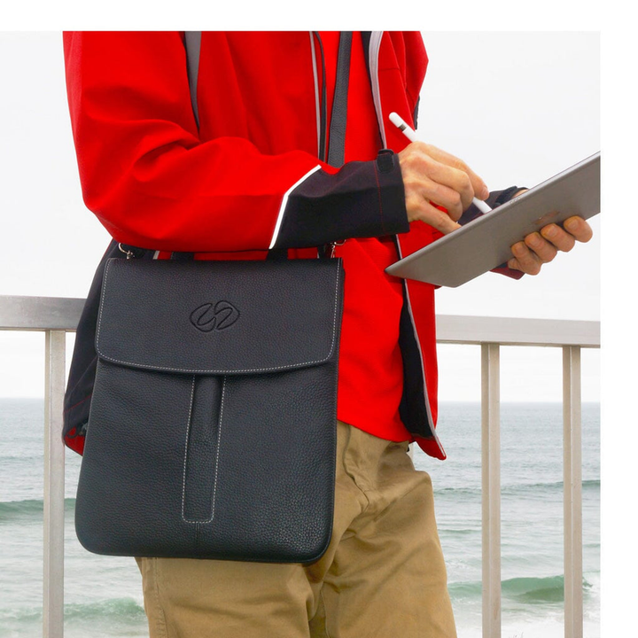 MacCase Premium Leather iPad Shoulder Bag -Black-3
