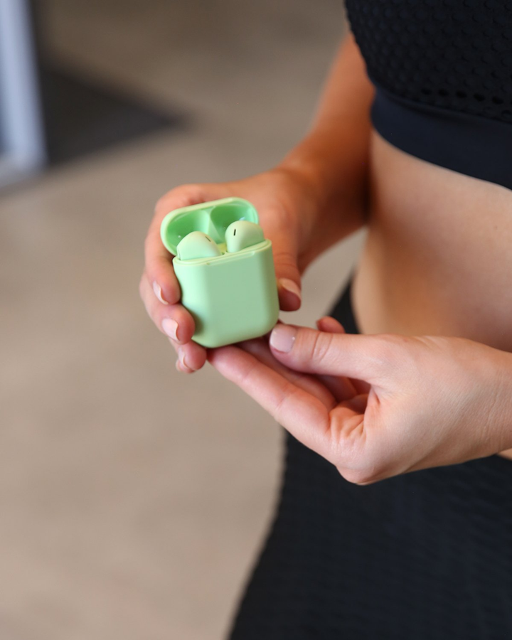 Macaron Earbuds Light Green-2